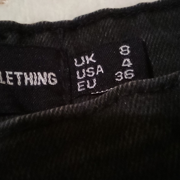 GIFT 🏷️Pretty little thing Black high waisted disco inspired shorts - Picture 3 of 9